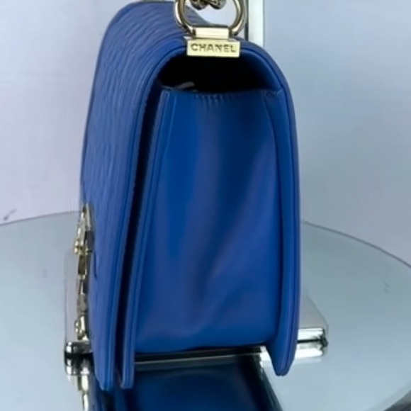 CHANEL BOY Chain Quilted Shoulder Bag Medium - Picture 5 of 10